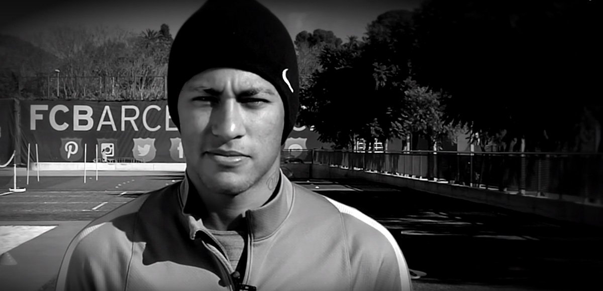 Francesco Totti, Carl Lewis e Andrea Pirlo, campeões esportivos, também participaram de um vídeo para manifestarem a solidariedade. Filmado em preto e branco e com imagens símbolos da capital francesa, os jogadores expressam o lema "Je suis Paris" (Foto: Luis Mauro Queiroz) Francesco Totti, Carl Lewis e Andrea Pirlo, campeões esportivos, também participaram de um vídeo para manifestarem a solidariedade. Filmado em preto e branco e com imagens símbolos da capital francesa, os jogadores expressam o lema "Je suis Paris"