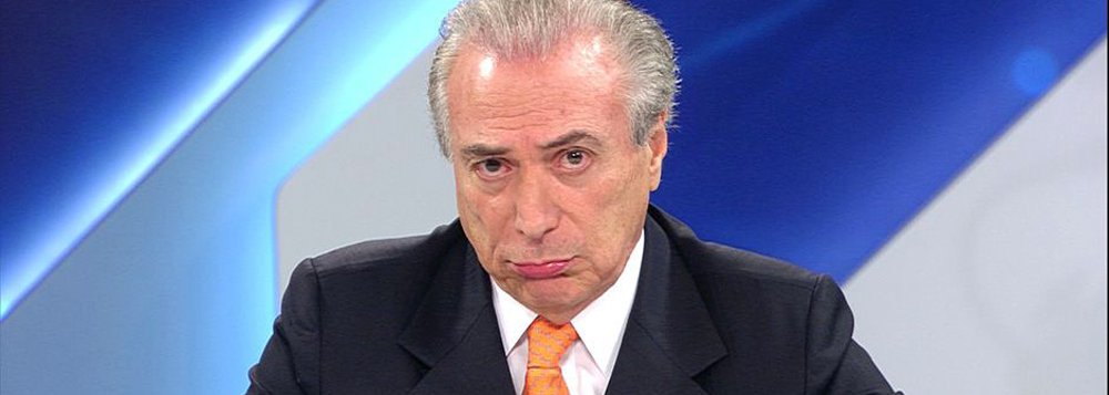 #xatiado, vice reclama e diz que a chefe não gostou do bolo de cenoura dele; "Reclamou que a presidente jamais disse que ele era tão elegante quanto os mordomos dos filmes de terror. Reclamou que ela não elogiou seu feito de ter uma mulher jovem e bonita", diz texto do portal satírico Sensacionalista (Foto: Gisele Federicce) #xatiado, vice reclama e diz que a chefe não gostou do bolo de cenoura dele; "Reclamou que a presidente jamais disse que ele era tão elegante quanto os mordomos dos filmes de terror. Reclamou que ela não elogiou seu feito de ter uma mulher jovem e bonita", diz texto do portal satírico Sensacionalista