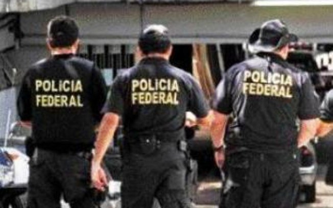Não vai bem um país onde as Pessoas do Ano são juízes e policiais que corrigem nossos erros do passado, no lugar de pessoas que constroem nossa grandeza futura, políticos, empresários, intelectuais (Foto: Cristovam Buarque) Não vai bem um país onde as Pessoas do Ano são juízes e policiais que corrigem nossos erros do passado, no lugar de pessoas que constroem nossa grandeza futura, políticos, empresários, intelectuais