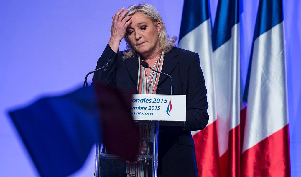 Segundo estimativas dos institutos de pesquisa, a líder da Frente Nacional, Marine Le Pen, foi a grande derrotada no Norte do país pelo adversário da oposição de direita, a favor do qual a esquerda, no poder, desistiu de se apresentar no segundo turno da última eleição na França antes da disputa presidencial de 2017 (Foto: Leonardo Attuch) Segundo estimativas dos institutos de pesquisa, a líder da Frente Nacional, Marine Le Pen, foi a grande derrotada no Norte do país pelo adversário da oposição de direita, a favor do qual a esquerda, no poder, desistiu de se apresentar no segundo turno da última eleição na França antes da disputa presidencial de 2017