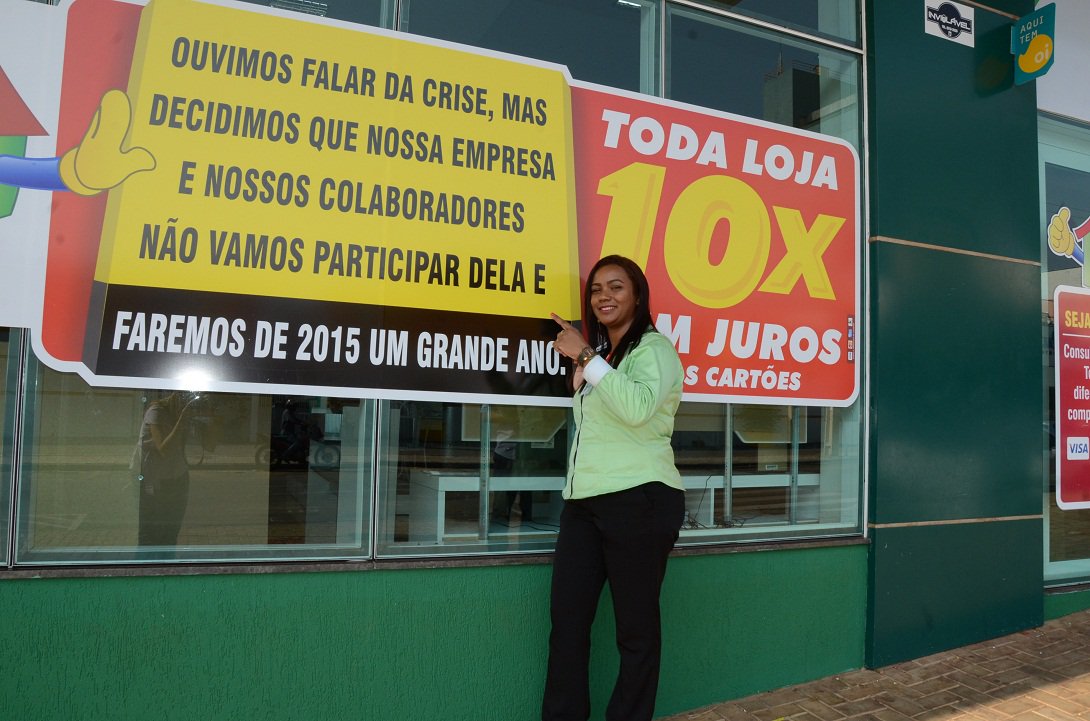 Lojistas e comerciantes do Estado já sentem o aquecimento da economia com a aproximação do pagamento do 13º salário e da liberação do último lote de restituição do Imposto de Renda (IR), que ocorrerá na terça-feira, 15; aliado a isso, estão descontos, promoções, parcelamentos e estratégias arrojadas de marketing com foco na conquista dos clientes (Foto: José Barbacena) Lojistas e comerciantes do Estado já sentem o aquecimento da economia com a aproximação do pagamento do 13º salário e da liberação do último lote de restituição do Imposto de Renda (IR), que ocorrerá na terça-feira, 15; aliado a isso, estão descontos, promoções, parcelamentos e estratégias arrojadas de marketing com foco na conquista dos clientes