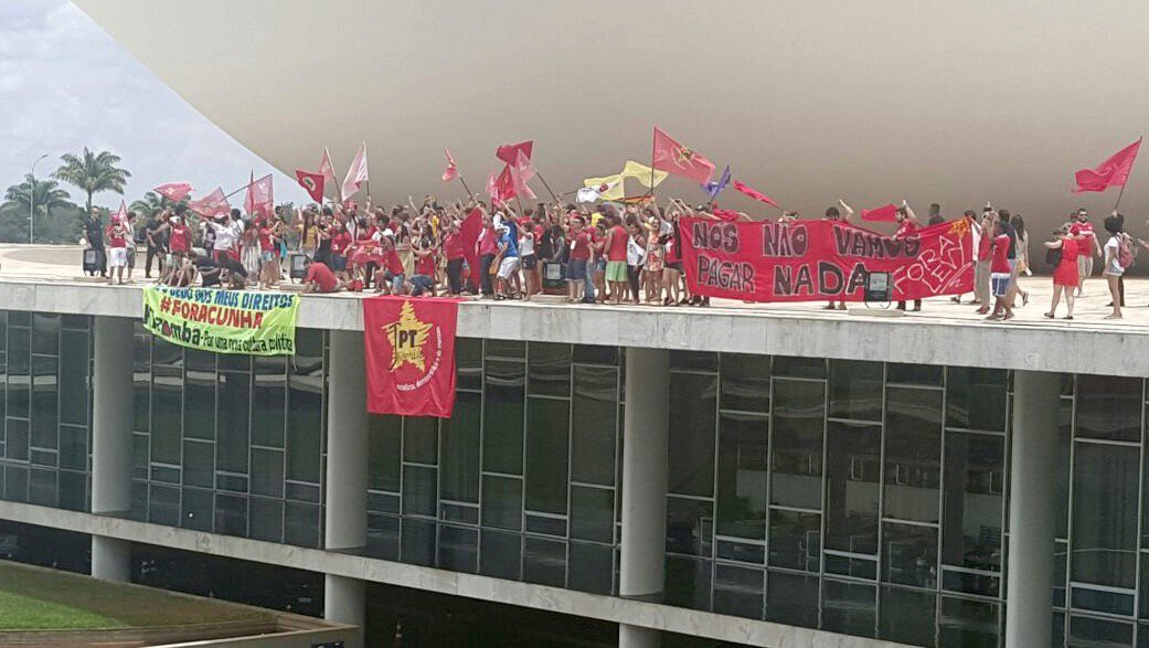 Até quando a juventude do PT será tratada como um grupo de segundo escalão, raramente consultado, do qual se esperam apenas propostas relacionadas à juventude e que é visto como relevante apenas no futuro, nunca no presente? (Foto: Camilo Vannuchi) Até quando a juventude do PT será tratada como um grupo de segundo escalão, raramente consultado, do qual se esperam apenas propostas relacionadas à juventude e que é visto como relevante apenas no futuro, nunca no presente?