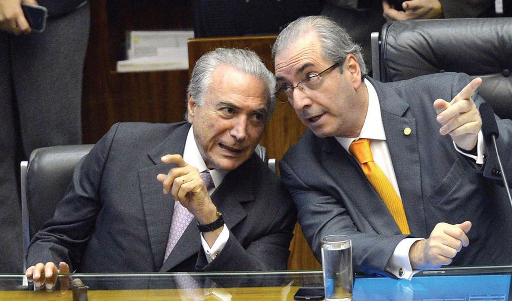 Presidente da Câmara, Eduardo Cunha (PMDB-RJ), arquivou nesta terça-feira, 5, pedido de impeachment contra o vice-presidente Michel Temer, apresentado pelo advogado Mariel Marley Marra; advogado acusou Temer de crime de responsabilidade, por ter assinado quatro decretos de abertura de crédito suplementar em 2015, em descumprimento da meta fiscal prevista na lei orçamentária, assim como fez a presidente Dilma Rousseff; é o segundo pedido de impeachment contra Temer rquivado por Cunha (Foto: Aquiles Lins) Presidente da Câmara, Eduardo Cunha (PMDB-RJ), arquivou nesta terça-feira, 5, pedido de impeachment contra o vice-presidente Michel Temer, apresentado pelo advogado Mariel Marley Marra; advogado acusou Temer de crime de responsabilidade, por ter assinado quatro decretos de abertura de crédito suplementar em 2015, em descumprimento da meta fiscal prevista na lei orçamentária, assim como fez a presidente Dilma Rousseff; é o segundo pedido de impeachment contra Temer rquivado por Cunha