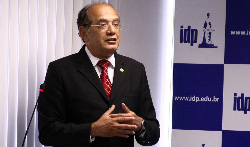 Além do ministro Gilmar Mendes, do Supremo Tribunal Federal, entre os professores do IDP (Instituto Brasiliense de Direito Público) paulista estarão os ministros Teori Zavascki e Dias Toffoli e advogados como Sergio Bermudes e Arnoldo Wald; as inscrições para o primeiro vestibular da escola serão feitas em fevereiro (Foto: Roberta Namour) Além do ministro Gilmar Mendes, do Supremo Tribunal Federal, entre os professores do IDP (Instituto Brasiliense de Direito Público) paulista estarão os ministros Teori Zavascki e Dias Toffoli e advogados como Sergio Bermudes e Arnoldo Wald; as inscrições para o primeiro vestibular da escola serão feitas em fevereiro
