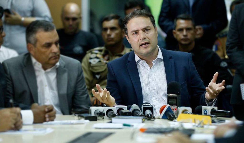 Durante lançamento da pedra fundamental da empresa BRH Indústria e Comércio de produtos químicos no Polo Multifabril, em Marechal Deodoro, na grande Maceió, o governador Renan Filho (PMDB) informou que vai analisar a mudança do secretariado depois do carnaval; "Estamos observando, conversando. É natural que o governo, mesmo entendendo que a coisa está indo bem, faça alguma correção de rumo”, explicou (Foto: Voney Malta) Durante lançamento da pedra fundamental da empresa BRH Indústria e Comércio de produtos químicos no Polo Multifabril, em Marechal Deodoro, na grande Maceió, o governador Renan Filho (PMDB) informou que vai analisar a mudança do secretariado depois do carnaval; "Estamos observando, conversando. É natural que o governo, mesmo entendendo que a coisa está indo bem, faça alguma correção de rumo”, explicou