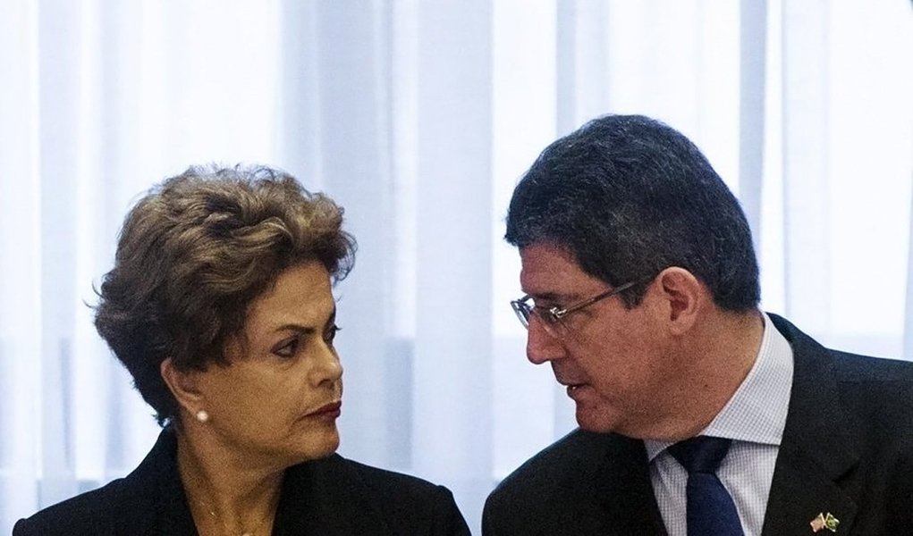 No início da semana, o governo havia publicado decreto de contingenciamento de 11,2 bilhões de reais, numa medida que paralisava a máquina pública em diversos áreas, porque ainda não havia acontecido a votação sobre a alteração da meta de resultado primário para este ano; mas na quarta-feira o Congresso aprovou o projeto de lei alterando a meta de superávit primário do setor público consolidado para um déficit superior a 100 bilhões de reais
(Foto: Roberta Namour) No início da semana, o governo havia publicado decreto de contingenciamento de 11,2 bilhões de reais, numa medida que paralisava a máquina pública em diversos áreas, porque ainda não havia acontecido a votação sobre a alteração da meta de resultado primário para este ano; mas na quarta-feira o Congresso aprovou o projeto de lei alterando a meta de superávit primário do setor público consolidado para um déficit superior a 100 bilhões de reais