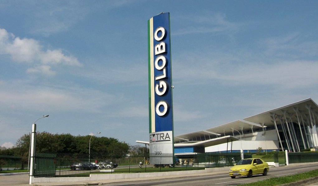 Segundo o Portal Imprensa, das vagas que foram fechadas atualmente pelo jornal, oito estavam abertas e foram congeladas momentaneamente; a ideia é fazer arranjos internos para não diminuir a produção de conteúdo; segundo a diretora do Sindicato dos Jornalistas Profissionais do Rio de Janeiro Paula Máiran, em março de 2014, Ascânio Seleme, diretor de redação do Infoglobo, disse no congresso nacional dos jornalistas de Maceió que há um projeto em andamento para dar fim ao Globo impresso (Foto: Roberta Namour) Segundo o Portal Imprensa, das vagas que foram fechadas atualmente pelo jornal, oito estavam abertas e foram congeladas momentaneamente; a ideia é fazer arranjos internos para não diminuir a produção de conteúdo; segundo a diretora do Sindicato dos Jornalistas Profissionais do Rio de Janeiro Paula Máiran, em março de 2014, Ascânio Seleme, diretor de redação do Infoglobo, disse no congresso nacional dos jornalistas de Maceió que há um projeto em andamento para dar fim ao Globo impresso