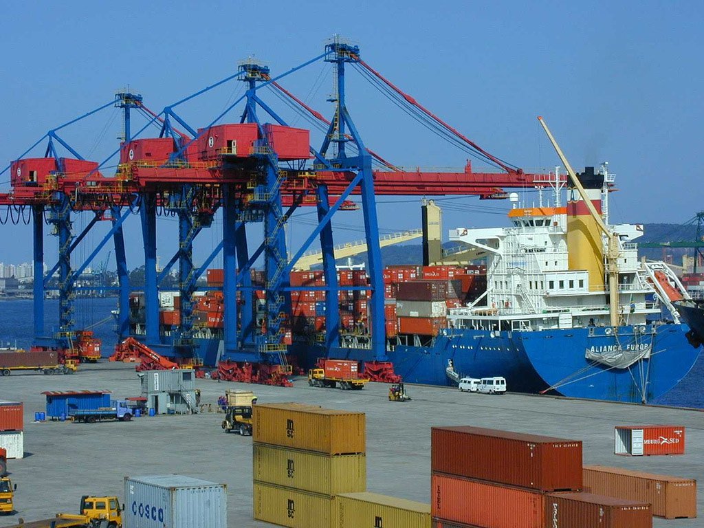 Jornalista Fernando Brito destaca o aumento no volume de mercadorias comercializadas no mundo, mas a queda no preço desses produtos, e avalia: "Isso nada tem a ver com a crise na economia brasileira, mas sim com a recessão mundial. E, a menos que elevemos Michel Temer ou Aécio Neves ao nível de líderes mundiais, não parece que possa ser resolvível pelo oportunismo político tupiniquim" (Foto: Gisele Federicce) Jornalista Fernando Brito destaca o aumento no volume de mercadorias comercializadas no mundo, mas a queda no preço desses produtos, e avalia: "Isso nada tem a ver com a crise na economia brasileira, mas sim com a recessão mundial. E, a menos que elevemos Michel Temer ou Aécio Neves ao nível de líderes mundiais, não parece que possa ser resolvível pelo oportunismo político tupiniquim"