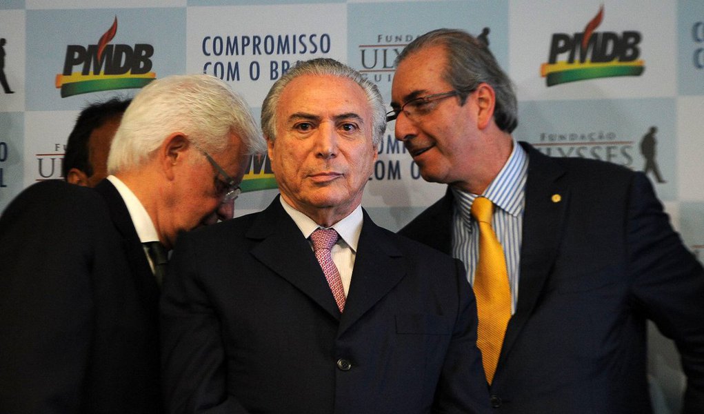Vice-presidente recebeu sete senadores da oposição poucas horas antes de o presidente da Câmara, Eduardo Cunha, anunciar a abertura do processo de impeachment; José Serra (PSDB-SP), Aloysio Nunes (PSDB-SP), Tasso Jereissatti (PSDB-CE), Fernando Bezerra (PSB-PE), Agripino Maia (DEM-RN), Ricardo Ferraço (PMDB-ES) e Waldemir Moka (PMDB-MS) queriam o apoio de Michel Temer (PSDB) no processo; pessoas próximas ao vice-presidente disseram que ele não se comprometeu (Foto: Paulo Emílio) Vice-presidente recebeu sete senadores da oposição poucas horas antes de o presidente da Câmara, Eduardo Cunha, anunciar a abertura do processo de impeachment; José Serra (PSDB-SP), Aloysio Nunes (PSDB-SP), Tasso Jereissatti (PSDB-CE), Fernando Bezerra (PSB-PE), Agripino Maia (DEM-RN), Ricardo Ferraço (PMDB-ES) e Waldemir Moka (PMDB-MS) queriam o apoio de Michel Temer (PSDB) no processo; pessoas próximas ao vice-presidente disseram que ele não se comprometeu