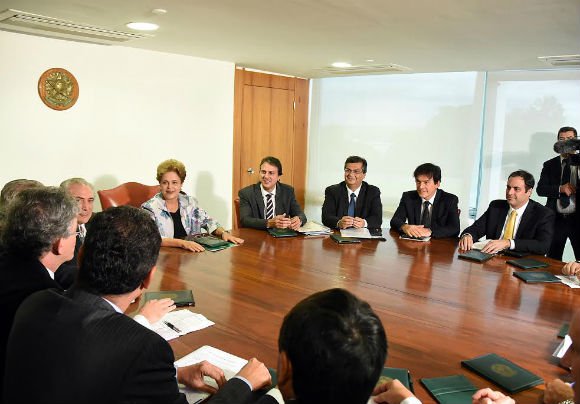 Assim como em outros momentos da história, o Nordeste, mais uma vez, fez jus ao papel de trincheira dos grandes valores democráticos da Nação. Com um conjunto coeso de governadores, que formam um ampla frente de centro-esquerda, o Nordeste desempenhou papel decisivo em defesa da democracia neste ano turbulento que chegou ao fim, aparentemente, em águas mais tranquilas (Foto: Leonardo Attuch) Assim como em outros momentos da história, o Nordeste, mais uma vez, fez jus ao papel de trincheira dos grandes valores democráticos da Nação. Com um conjunto coeso de governadores, que formam um ampla frente de centro-esquerda, o Nordeste desempenhou papel decisivo em defesa da democracia neste ano turbulento que chegou ao fim, aparentemente, em águas mais tranquilas
