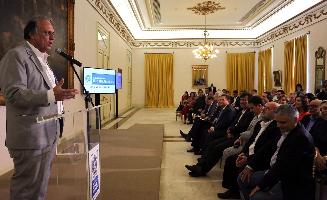 23.10.2015 - Rio de Janeiro - RJ - Governador Luiz Fernando Pezão, durante (Foto: José Barbacena) 23.10.2015 - Rio de Janeiro - RJ - Governador Luiz Fernando Pezão, durante