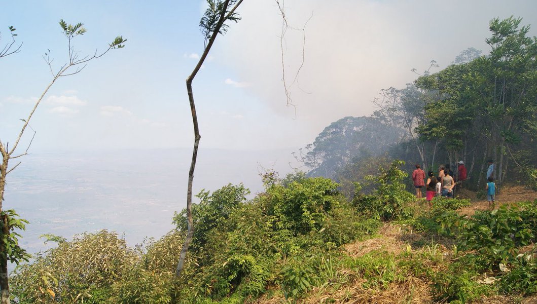 O incêndio na Ibiapaba não atingiu áreas habitadas nem propriedades particulares. Bombeiros de Fortaleza esão indo reforçar o trabalho que já envolve as guarnições de Sobral e Marco e da equipe Prevfogo, do Instituto Brasileiro do Meio Ambiente e dos Recursos Renováveis (Ibama) (Foto: Fatima 247) O incêndio na Ibiapaba não atingiu áreas habitadas nem propriedades particulares. Bombeiros de Fortaleza esão indo reforçar o trabalho que já envolve as guarnições de Sobral e Marco e da equipe Prevfogo, do Instituto Brasileiro do Meio Ambiente e dos Recursos Renováveis (Ibama)
