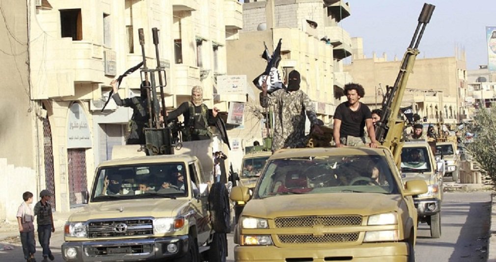 Coalizão liderada pelos Estados Unidos realizou 24 ataques contra militantes do Estado Islâmico na quarta-feira, colocando pressão sobre o grupo em torno de Ramadi e Mosul, no Iraque, e ao longo da linha Mar'a, na Síria; aviões de guerra efetuaram nove ataques aéreos perto de Mosul, a segunda maior cidade do Iraque, que sucumbiu a combatentes do Estado Islâmico em 2014; coalizão tem intensificado os ataques ao redor de Mosul nas últimas duas semanas, atingindo-a mais de 90 vezes (Foto: José Barbacena) Coalizão liderada pelos Estados Unidos realizou 24 ataques contra militantes do Estado Islâmico na quarta-feira, colocando pressão sobre o grupo em torno de Ramadi e Mosul, no Iraque, e ao longo da linha Mar'a, na Síria; aviões de guerra efetuaram nove ataques aéreos perto de Mosul, a segunda maior cidade do Iraque, que sucumbiu a combatentes do Estado Islâmico em 2014; coalizão tem intensificado os ataques ao redor de Mosul nas últimas duas semanas, atingindo-a mais de 90 vezes