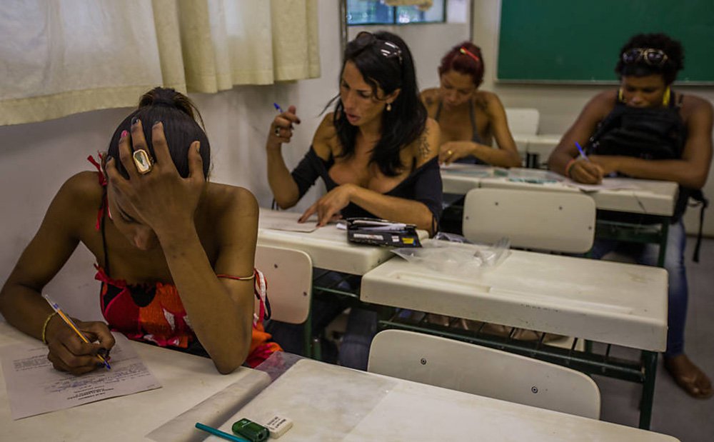 Programa que oferece estudo e formação profissional para travestis e transexuais deverá ter o dobro de vagas em 2016; atualmente com cem inscritas, o projeto da Secretaria Municipal de Direitos Humanos, comandada por Eduardo Suplicy, pode ter até 200 participantes; pelo menos R$ 2,2 milhões devem ser destinados à iniciativa, valor 20% maior do que o disponibilizado em 2015 (Foto: Leonardo Lucena) Programa que oferece estudo e formação profissional para travestis e transexuais deverá ter o dobro de vagas em 2016; atualmente com cem inscritas, o projeto da Secretaria Municipal de Direitos Humanos, comandada por Eduardo Suplicy, pode ter até 200 participantes; pelo menos R$ 2,2 milhões devem ser destinados à iniciativa, valor 20% maior do que o disponibilizado em 2015