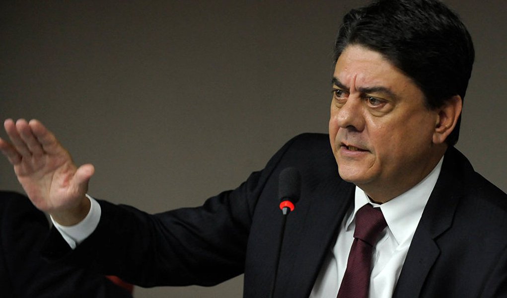 Deputado federal Wadih Damous (PT-RJ) acredita que "a tendência é que o processo de impeachment seja arquivado", mas adverte: "Temos de estar atentos"; “Pelo menos conquistamos um rito de acordo com a Constituição, mais seguro do ponto de vista do respeito ao devido processo legal. Mas tudo ainda vai depender, do meu ponto de vista, da economia”, acrescentou; Damous acredita que 2016 “tem potencialidade” para ser melhor do que 2015 (Foto: Roberta Namour) Deputado federal Wadih Damous (PT-RJ) acredita que "a tendência é que o processo de impeachment seja arquivado", mas adverte: "Temos de estar atentos"; “Pelo menos conquistamos um rito de acordo com a Constituição, mais seguro do ponto de vista do respeito ao devido processo legal. Mas tudo ainda vai depender, do meu ponto de vista, da economia”, acrescentou; Damous acredita que 2016 “tem potencialidade” para ser melhor do que 2015