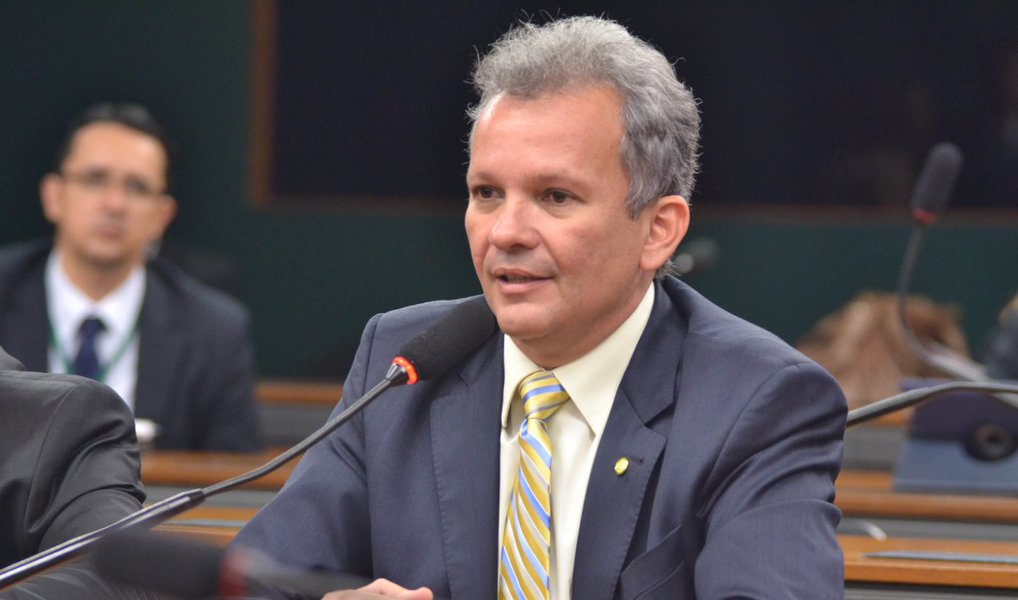Ministro das Comunicações, André Figueiredo, comentou que as propostas para regulamentar a mídia são sempre vistas como tentativas de "cercear a liberdade de imprensa, interferir em conteúdo" no Brasil; e contestou: "De forma alguma. É dar mais liberdade ao setor. Quando um setor está concentrado em forma de monopólio, a gente não pode dizer que é livre" (Foto: Paulo Emílio) Ministro das Comunicações, André Figueiredo, comentou que as propostas para regulamentar a mídia são sempre vistas como tentativas de "cercear a liberdade de imprensa, interferir em conteúdo" no Brasil; e contestou: "De forma alguma. É dar mais liberdade ao setor. Quando um setor está concentrado em forma de monopólio, a gente não pode dizer que é livre"