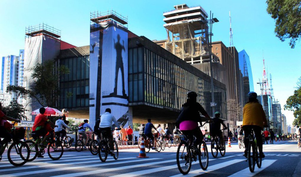 Depois de meses de estudo, Prefeitura de São Paulo anunciou nesta quinta-feira 15 que, a partir do próximo domingo 18, a Avenida Paulista "será aberta todos os domingos a pedestres e ciclistas, das 9h às 17h" (Foto: Gisele Federicce) Depois de meses de estudo, Prefeitura de São Paulo anunciou nesta quinta-feira 15 que, a partir do próximo domingo 18, a Avenida Paulista "será aberta todos os domingos a pedestres e ciclistas, das 9h às 17h"
