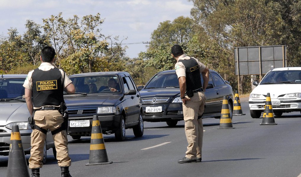 A Polícia Rodoviária Federal registrou dez mortes, 54 ferimentos e 48 acidentes nas estradas de Tocantins durante operação realizada do dia 18 de dezembro de 2015 ao dia 3 de janeiro de 2016; no mesmo período do ano anterior oito pessoas morreram e 83 ficaram feridas (Foto: Leonardo Lucena) A Polícia Rodoviária Federal registrou dez mortes, 54 ferimentos e 48 acidentes nas estradas de Tocantins durante operação realizada do dia 18 de dezembro de 2015 ao dia 3 de janeiro de 2016; no mesmo período do ano anterior oito pessoas morreram e 83 ficaram feridas
