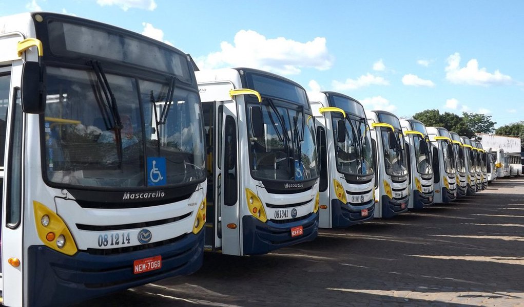 Depois da primeira audiência para discutir a licitação do Transporte Público da capital, a segunda, marcada para o dia 20 deste mês, servirá para tirar as dúvidas do cidadão sobre o processo licitatório, inclusive quanto aos deveres das empresas e o funcionamento do novo sistema; na análise de representantes da administração pública municipal, processo é marcante e histórico (Foto: Voney Malta) Depois da primeira audiência para discutir a licitação do Transporte Público da capital, a segunda, marcada para o dia 20 deste mês, servirá para tirar as dúvidas do cidadão sobre o processo licitatório, inclusive quanto aos deveres das empresas e o funcionamento do novo sistema; na análise de representantes da administração pública municipal, processo é marcante e histórico