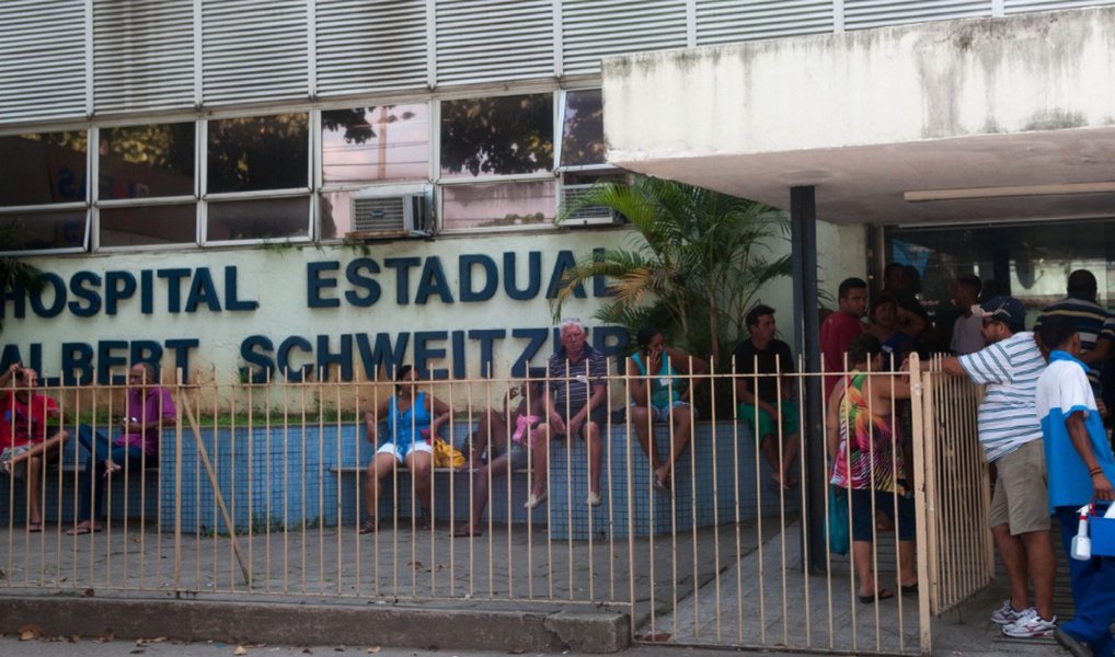 A crise no sistema de saúde do Rio de Janeiro não vai provocar o fechamento de unidades de emergência no estado, nem de unidades especializadas como os hospitais do Cérebro e da Criança, afirmou o novo secretário de Estado de Saúde do Rio, Luiz Antônio de Souza Teixeira Júnior (Foto: Leonardo Attuch) A crise no sistema de saúde do Rio de Janeiro não vai provocar o fechamento de unidades de emergência no estado, nem de unidades especializadas como os hospitais do Cérebro e da Criança, afirmou o novo secretário de Estado de Saúde do Rio, Luiz Antônio de Souza Teixeira Júnior