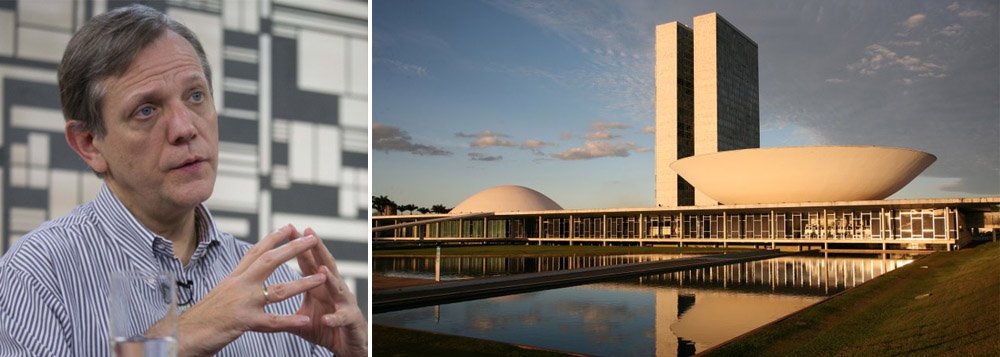 "Precisaremos esperar que a política se reconstrua para, de fato, sair da crise. Quem sabe, assim como aconteceu no final da ditadura, a seiva social consiga fertilizar e renovar as instituições, encurtando a duração do infortúnio", afirma o cientista político; ele destaca que "2016 começa, e provavelmente vai terminar, sob o signo da crise" (Foto: Gisele Federicce) "Precisaremos esperar que a política se reconstrua para, de fato, sair da crise. Quem sabe, assim como aconteceu no final da ditadura, a seiva social consiga fertilizar e renovar as instituições, encurtando a duração do infortúnio", afirma o cientista político; ele destaca que "2016 começa, e provavelmente vai terminar, sob o signo da crise"