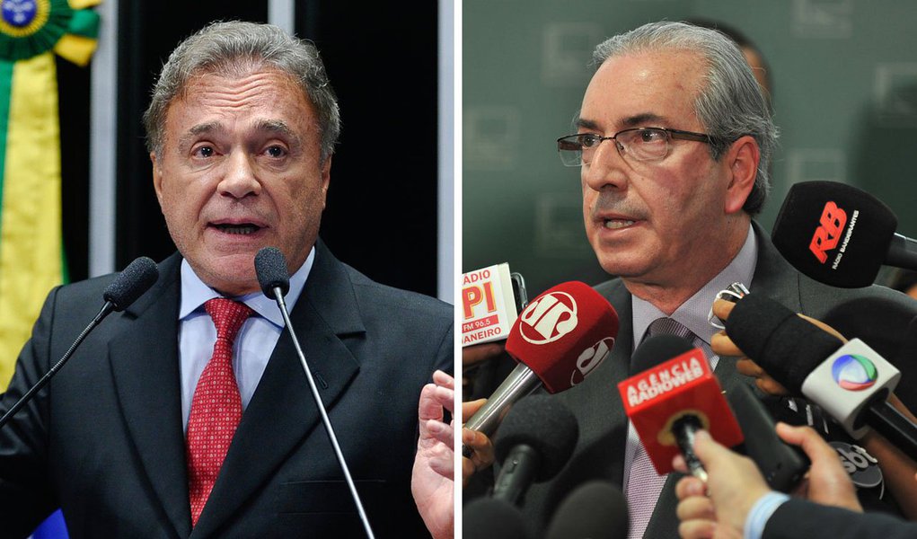 Senador Alvaro Dias (PSDB-PR), classificou a indefinição política como "uma tragédia” e criticou o chamado acordo de procedimentos entre o governo e o presidente da Câmara dos Deputados, Eduardo Cunha, que tem adiado o início da tramitação do impeachment, alertando que ninguém sabe quando esse impasse terá solução: "É preciso que ele acolha ou arquive. Deixar sobre a mesa como instrumento de pressão, como parte de uma estratégia corroborada pelo Palácio do Planalto neste acordo de procedimentos para ganhar tempo, é, lamentavelmente, trabalhar contra o interesse do povo brasileiro" (Foto: Roberta Namour) Senador Alvaro Dias (PSDB-PR), classificou a indefinição política como "uma tragédia” e criticou o chamado acordo de procedimentos entre o governo e o presidente da Câmara dos Deputados, Eduardo Cunha, que tem adiado o início da tramitação do impeachment, alertando que ninguém sabe quando esse impasse terá solução: "É preciso que ele acolha ou arquive. Deixar sobre a mesa como instrumento de pressão, como parte de uma estratégia corroborada pelo Palácio do Planalto neste acordo de procedimentos para ganhar tempo, é, lamentavelmente, trabalhar contra o interesse do povo brasileiro"
