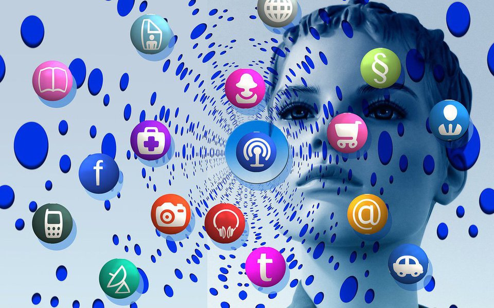 Você acredita que é perfeitamente capaz de escolher o que consome? E que ninguém no mundo pode te empurrar algo que não queira? Cuidado! A arte de convencer a comprar é, na verdade, uma ciência chamada neuromarketing. Ela se baseia na psicologia e em equipamentos empregados pela medicina (Foto: Luis Pellegrini) Você acredita que é perfeitamente capaz de escolher o que consome? E que ninguém no mundo pode te empurrar algo que não queira? Cuidado! A arte de convencer a comprar é, na verdade, uma ciência chamada neuromarketing. Ela se baseia na psicologia e em equipamentos empregados pela medicina