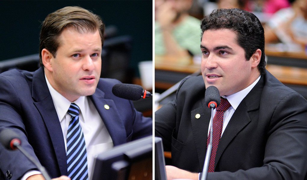 Deputado do PMDB de Minas, que ficou na liderança da bancada por alguns dias em 2015, não deve mais ser o candidato a concorrer com Leonardo Picciani (RJ), aliado de Dilma, se depender da vontade do presidente da Câmara; Eduardo Cunha quer lançar Newton Cardoso (à dir.) sob o argumento de unir a bancada mineira (Foto: Gisele Federicce) Deputado do PMDB de Minas, que ficou na liderança da bancada por alguns dias em 2015, não deve mais ser o candidato a concorrer com Leonardo Picciani (RJ), aliado de Dilma, se depender da vontade do presidente da Câmara; Eduardo Cunha quer lançar Newton Cardoso (à dir.) sob o argumento de unir a bancada mineira