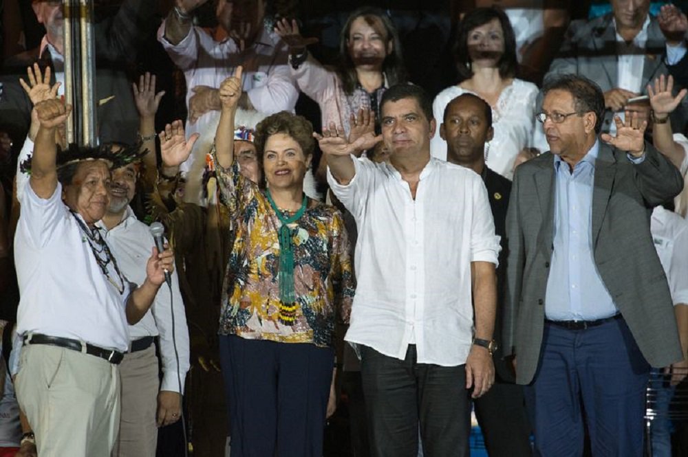 Com a presença da presidenta Dilma Rousseff, que não discursou, uma vibrante cerimônia abriu oficialmente os primeiros Jogos Mundiais dos Povos Indígenas (JMPI) nesta sexta (23), em Palmas (TO); o público presente na Arena Verde testemunhou um espetáculo de cantos, danças e luzes durante cerca de três horas, nas quais uma efervescência cultural prendeu a atenção de todos e arrancou muitas palmas; a festa terminou com todas as etnias se misturando em várias danças simultâneas, com muitas cores e alegria; a presidente chegou a ser vaiada, mas também foi aplaudida pela plateia (Foto: Valter Lima) Com a presença da presidenta Dilma Rousseff, que não discursou, uma vibrante cerimônia abriu oficialmente os primeiros Jogos Mundiais dos Povos Indígenas (JMPI) nesta sexta (23), em Palmas (TO); o público presente na Arena Verde testemunhou um espetáculo de cantos, danças e luzes durante cerca de três horas, nas quais uma efervescência cultural prendeu a atenção de todos e arrancou muitas palmas; a festa terminou com todas as etnias se misturando em várias danças simultâneas, com muitas cores e alegria; a presidente chegou a ser vaiada, mas também foi aplaudida pela plateia