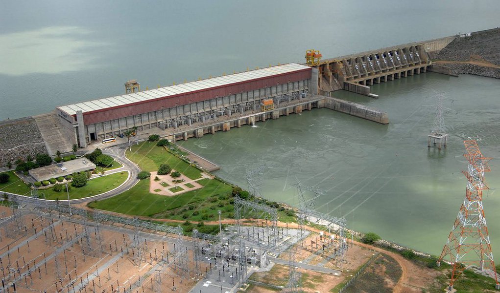 As hidrelétricas do Nordeste do Brasil devem receber em outubro apenas 33 por cento da média histórica de chuvas para esta época do ano, o que pode levá-las a encerrar o mês com reserva de água no mesmo nível de 2001, ano em que o país passou por racionamento de eletricidade, segundo relatório do Operador Nacional do Sistema Elétrico (ONS) divulgado nesta sexta-feira (Foto: Leonardo Attuch) As hidrelétricas do Nordeste do Brasil devem receber em outubro apenas 33 por cento da média histórica de chuvas para esta época do ano, o que pode levá-las a encerrar o mês com reserva de água no mesmo nível de 2001, ano em que o país passou por racionamento de eletricidade, segundo relatório do Operador Nacional do Sistema Elétrico (ONS) divulgado nesta sexta-feira