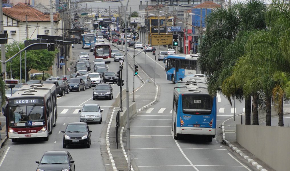 Número de mortes por acidentes de trânsitos nas ruas de São Paulo caiu de 101 para 70 em outubro de 2015, sobre o mesmo período de 2014; segundo a Secretaria Municipal de Transportes, maior redução ocorreu entre os pedestres, que sofreram 18 acidentes fatais a menos em outubro de 2015, quando foram registradas 26 mortes contra 44 em 2014; entre os motociclistas, foram 28 mortes em outubro deste ano e 40 no mesmo mês do ano passado (Foto: Aquiles Lins) Número de mortes por acidentes de trânsitos nas ruas de São Paulo caiu de 101 para 70 em outubro de 2015, sobre o mesmo período de 2014; segundo a Secretaria Municipal de Transportes, maior redução ocorreu entre os pedestres, que sofreram 18 acidentes fatais a menos em outubro de 2015, quando foram registradas 26 mortes contra 44 em 2014; entre os motociclistas, foram 28 mortes em outubro deste ano e 40 no mesmo mês do ano passado