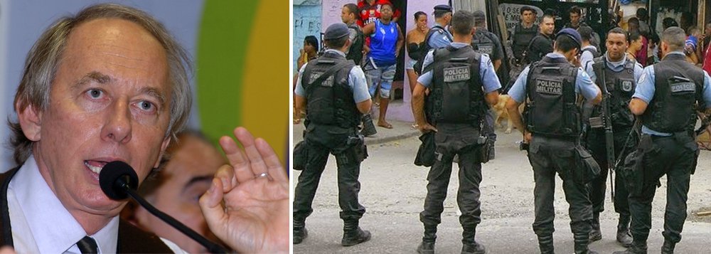 Relatório da Polícia Militar entregue para a CPI das Armas informou que, segundo a Corregedoria da PM, quase oito mil munições sumiram da sede do governo do Rio (Palácio Guanabara) e do quartel general da corporação; o sumiço foi constatado no dia nove de setembro, mas ainda não foi possível saber quando as munições foram roubadas; "Até ontem na CPI, a informação era de 2,6 mil munições que desapareceram mês passado. Mas agora nós passamos ali e percebemos que, além disso, foram roubadas 17 pistolas ao longo dos últimos anos lá, ao lado do governador", afirmou o deputado Carlos Minc
(Foto: Leonardo Lucena) Relatório da Polícia Militar entregue para a CPI das Armas informou que, segundo a Corregedoria da PM, quase oito mil munições sumiram da sede do governo do Rio (Palácio Guanabara) e do quartel general da corporação; o sumiço foi constatado no dia nove de setembro, mas ainda não foi possível saber quando as munições foram roubadas; "Até ontem na CPI, a informação era de 2,6 mil munições que desapareceram mês passado. Mas agora nós passamos ali e percebemos que, além disso, foram roubadas 17 pistolas ao longo dos últimos anos lá, ao lado do governador", afirmou o deputado Carlos Minc