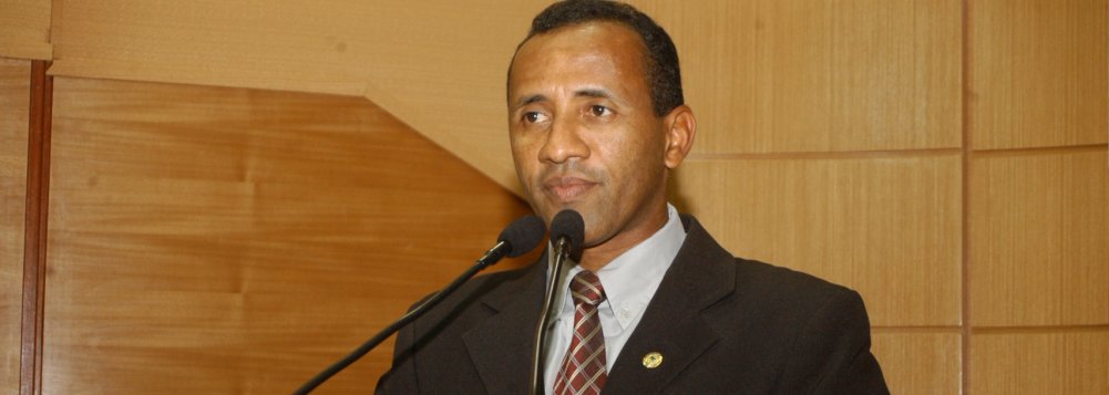 A Procuradoria Regional Eleitoral (PRE) apresentou as duas últimas alegações finais nos processos que investigam a aplicação de verbas de subvenção social da Assembleia Legislativa; nos documentos entregues ao Tribunal Regional Eleitoral, a Procuradoria pediu a cassação do mandato do deputado federal Adelson Barreto (PTB); em relação ao ex-parlamentar Arnaldo Bispo (ex-DEM), a PRE pediu apenas a aplicação de multa; os processos seguem agora para a fase de análise pelo juiz relator do caso, Fernando Escrivani Stefaniu; o julgamento do caso está previsto para começar em novembro (Foto: Valter Lima) A Procuradoria Regional Eleitoral (PRE) apresentou as duas últimas alegações finais nos processos que investigam a aplicação de verbas de subvenção social da Assembleia Legislativa; nos documentos entregues ao Tribunal Regional Eleitoral, a Procuradoria pediu a cassação do mandato do deputado federal Adelson Barreto (PTB); em relação ao ex-parlamentar Arnaldo Bispo (ex-DEM), a PRE pediu apenas a aplicação de multa; os processos seguem agora para a fase de análise pelo juiz relator do caso, Fernando Escrivani Stefaniu; o julgamento do caso está previsto para começar em novembro