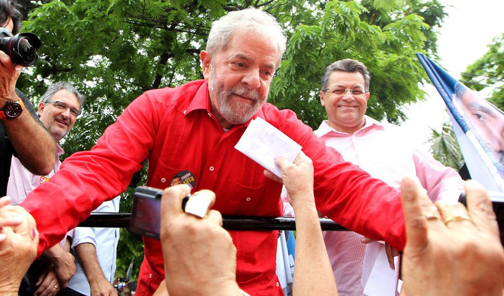 Impera o desejo por um líder ou uma líder que não é nenhum desses e nenhuma dessas que estão aí. Enquanto o messias não vem, Lula segue favorito (Foto: Camilo Vannuchi) Impera o desejo por um líder ou uma líder que não é nenhum desses e nenhuma dessas que estão aí. Enquanto o messias não vem, Lula segue favorito