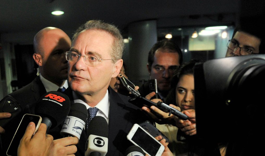 O senador Renan Calheiros (PMDB-AL) anunciou que, a partir de agora, a Casa irá apreciar também a pertinência dos temas abordados nas medidas provisórias, além dos pressupostos constitucionais de urgência e relevância; ele também se posicionou sobre a Operação Zelotes, que apura pagamento de propina para edição de 3 medidas provisórias que viraram leis e beneficiaram empresas do setor automotivo; investigações indicam negociações suspeitas envolvendo três medidas provisórias: 471 (de 2009), 512 (de 2010) e 627 (de 2013) (Foto: Voney Malta) O senador Renan Calheiros (PMDB-AL) anunciou que, a partir de agora, a Casa irá apreciar também a pertinência dos temas abordados nas medidas provisórias, além dos pressupostos constitucionais de urgência e relevância; ele também se posicionou sobre a Operação Zelotes, que apura pagamento de propina para edição de 3 medidas provisórias que viraram leis e beneficiaram empresas do setor automotivo; investigações indicam negociações suspeitas envolvendo três medidas provisórias: 471 (de 2009), 512 (de 2010) e 627 (de 2013)