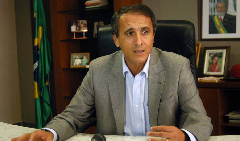 A informação é do deputado federal Carlos Gaguim (PMB/TO); o parlamentar citou "a emenda impositiva que foi destinada a construção da Ponte de Xambioá, orçada em aproximadamente R$ 200 milhões"; outra cifra milionária é de R$ 460 milhões para ações na área da saúde; também foram garantidos recursos para saneamento básico, construção de hospitais, estradas, fomente na região do Matopiba e infraestrutura turística (Foto: Leonardo Lucena) A informação é do deputado federal Carlos Gaguim (PMB/TO); o parlamentar citou "a emenda impositiva que foi destinada a construção da Ponte de Xambioá, orçada em aproximadamente R$ 200 milhões"; outra cifra milionária é de R$ 460 milhões para ações na área da saúde; também foram garantidos recursos para saneamento básico, construção de hospitais, estradas, fomente na região do Matopiba e infraestrutura turística