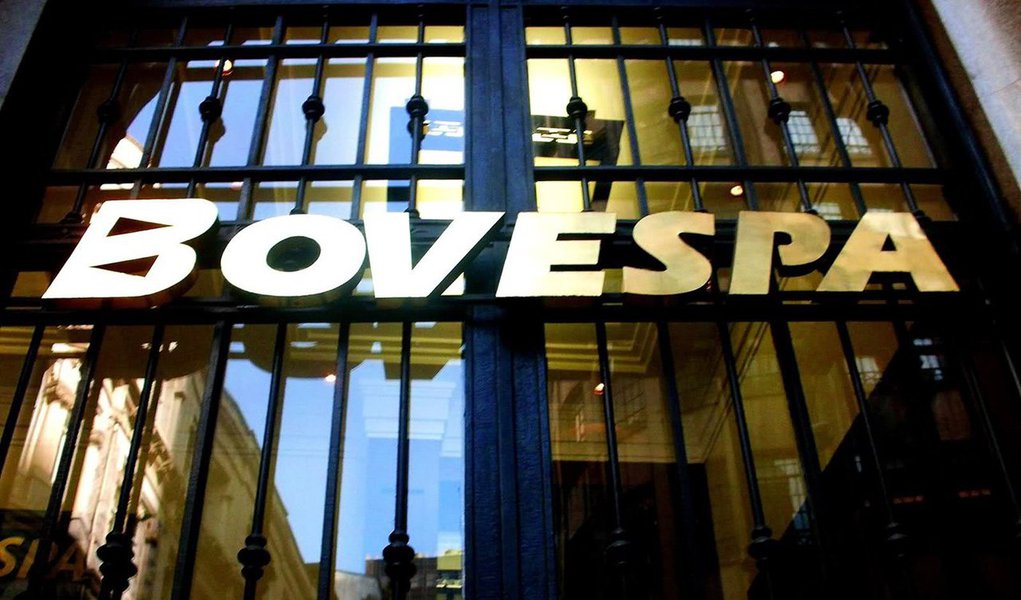 Analistas apostam que o ano será complicado para investimentos na Bovespa e afirmam que o porto seguro ainda é a renda fixa, em razão das altas taxas de juros (Foto: Leonardo Attuch) Analistas apostam que o ano será complicado para investimentos na Bovespa e afirmam que o porto seguro ainda é a renda fixa, em razão das altas taxas de juros