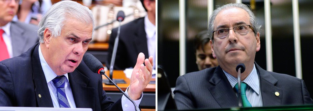 O presidente do Conselho de Ética da Câmara, deputado José Carlos Araújo (PSD-BA), descartou suposto acordo com o Planalto para livrar o presidente da Casa, Eduardo Cunha (PMDB-RJ), de possível cassação por quebra de decoro parlamentar; Araújo diz não ver "como viável essa tese, até porque o Conselho de Ética tem ouvido natural. Eu recebi o processo das mãos do PSOL e da Rede na terça-feira (13), às 17h30. Na quinta-feira (15) eu já enviava à Mesa Diretora para protocolar e enumerar o processo, e a Mesa tem três sessões para me devolver (o que ocorre já esta semana)", diz o baiano (Foto: Romulo Faro) O presidente do Conselho de Ética da Câmara, deputado José Carlos Araújo (PSD-BA), descartou suposto acordo com o Planalto para livrar o presidente da Casa, Eduardo Cunha (PMDB-RJ), de possível cassação por quebra de decoro parlamentar; Araújo diz não ver "como viável essa tese, até porque o Conselho de Ética tem ouvido natural. Eu recebi o processo das mãos do PSOL e da Rede na terça-feira (13), às 17h30. Na quinta-feira (15) eu já enviava à Mesa Diretora para protocolar e enumerar o processo, e a Mesa tem três sessões para me devolver (o que ocorre já esta semana)", diz o baiano