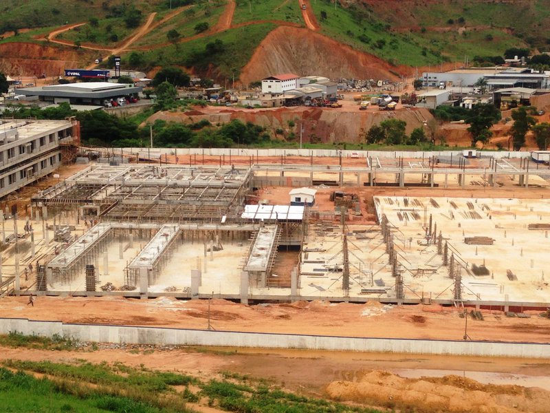 O orçamento para a construção de onze hospitais regionais em Minas Gerais teve uma queda orçamentária de quase R$ 200 milhões entre o orçamento de 2015 e 2016; uma das grandes promessas de Pimentel não passou imune à crise econômica que vive o estado e o país (Foto: Luis Mauro Queiroz) O orçamento para a construção de onze hospitais regionais em Minas Gerais teve uma queda orçamentária de quase R$ 200 milhões entre o orçamento de 2015 e 2016; uma das grandes promessas de Pimentel não passou imune à crise econômica que vive o estado e o país