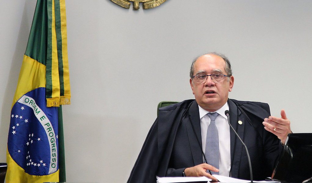 Ministro do STF afirmou que os valores movimentados nos casos de desvios e corrupção a Petrobras investigados pela Operação Lava Jato são tão elevados que quando comparados aos registrados na Ação Penal 470 esta última "deveria ser julgada em juizado de pequenas causas"; ele também criticou o posicionamento do PT em relação ao veto do financiamento privado em campanhas eleitorais; "O partido do Governo está virando Madre Teresa de Calcutá. Antes, parte dos recursos da Petrobras o financiou. Agora, quer financiamento público, contribuição do cidadão mais pobre" (Foto: Paulo Emílio) Ministro do STF afirmou que os valores movimentados nos casos de desvios e corrupção a Petrobras investigados pela Operação Lava Jato são tão elevados que quando comparados aos registrados na Ação Penal 470 esta última "deveria ser julgada em juizado de pequenas causas"; ele também criticou o posicionamento do PT em relação ao veto do financiamento privado em campanhas eleitorais; "O partido do Governo está virando Madre Teresa de Calcutá. Antes, parte dos recursos da Petrobras o financiou. Agora, quer financiamento público, contribuição do cidadão mais pobre"