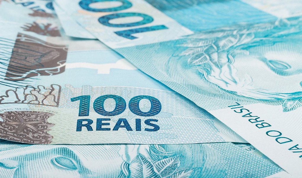O governo federal arrecadou R$ 95,239 bilhões em impostos e contribuições em setembro; valor representa uma queda de 4,12% sobre o mesmo período do exercício anterior; desempenho para o mês de setembro é o pior resultado dos últimos cinco anos; resultado sofrei com a queda na arrecadação de tributos como Imposto de Renda para Pessoa Jurídica e IPI, além de ser afetada pela recessão econômica, que caminha para ser a pior registrada pelo país em 25 anos (Foto: Paulo Emílio) O governo federal arrecadou R$ 95,239 bilhões em impostos e contribuições em setembro; valor representa uma queda de 4,12% sobre o mesmo período do exercício anterior; desempenho para o mês de setembro é o pior resultado dos últimos cinco anos; resultado sofrei com a queda na arrecadação de tributos como Imposto de Renda para Pessoa Jurídica e IPI, além de ser afetada pela recessão econômica, que caminha para ser a pior registrada pelo país em 25 anos