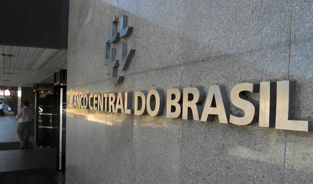 Índice de Atividade Econômica do Banco Central (IBC-Br), espécie de sinalizador do Produto Interno Bruto (PIB), recuou 0,76 por cento em agosto sobre julho, de acordo com dados dessazonalizados divulgados pelo BC nesta sexta-feira; comparado ao mesmo mês de 2014, houve queda de 4,47% (Foto: Roberta Namour) Índice de Atividade Econômica do Banco Central (IBC-Br), espécie de sinalizador do Produto Interno Bruto (PIB), recuou 0,76 por cento em agosto sobre julho, de acordo com dados dessazonalizados divulgados pelo BC nesta sexta-feira; comparado ao mesmo mês de 2014, houve queda de 4,47%