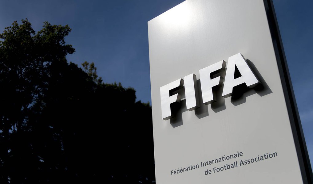 Em comunicado, o órgão sediado em Zurique informou que os candidatos são: príncipe Ali Bin Al Hussein, Musa Hassan Bility, Jérôme Champagne, Gianni Infantino, Michel Platini, xeique Salman Bin Ebrahim Al Khalifa e Tokyo Sexwale; Zico, que fez campanha como pré-candidato, não conseguiu registrar oficialmente sua candidatura por falta de apoio exigido de ao menos cinco federações nacionais de futebol (Foto: Leonardo Attuch) Em comunicado, o órgão sediado em Zurique informou que os candidatos são: príncipe Ali Bin Al Hussein, Musa Hassan Bility, Jérôme Champagne, Gianni Infantino, Michel Platini, xeique Salman Bin Ebrahim Al Khalifa e Tokyo Sexwale; Zico, que fez campanha como pré-candidato, não conseguiu registrar oficialmente sua candidatura por falta de apoio exigido de ao menos cinco federações nacionais de futebol