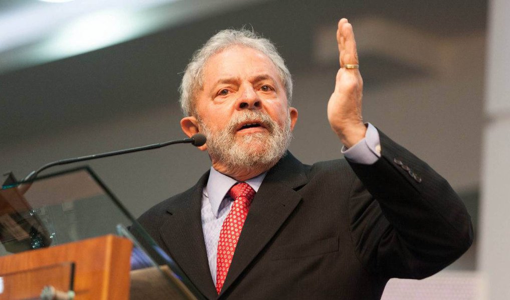 Ex-presidente será ouvido no dia 25 como testemunha do lobista Alexandre Paes dos Santos, o APS, um dos presos na Operação Zelotes; o lobista é acusado de participar da suposta "venda" de Medidas Provisórias que beneficiaram o setor automotivo (Foto: Gisele Federicce) Ex-presidente será ouvido no dia 25 como testemunha do lobista Alexandre Paes dos Santos, o APS, um dos presos na Operação Zelotes; o lobista é acusado de participar da suposta "venda" de Medidas Provisórias que beneficiaram o setor automotivo