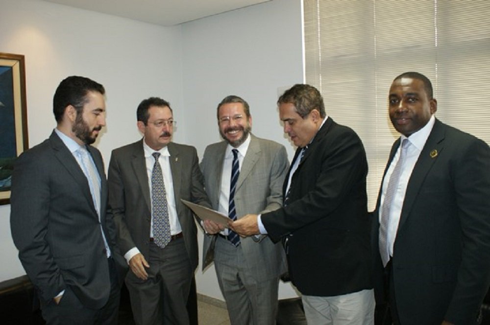 Diagnóstico faz parte do Marco de Medição de Desempenho, desenvolvido para fortalecer o sistema nacional de controle externo e contribuir para que os tribunais de contas atuem de maneira harmônica e uniforme, aprimorem a qualidade e agilidade das auditorias e dos julgamentos; objetivo é oferecer o controle social e serviços de excelência, a partir de um padrão de fácil verificação e confirmação; "Não se trata de uma espécie de ranking entre os tribunais, o que fizemos foi estabelecer o que seria o tribunal ideal e avaliamos o desempenho de cada corte de contas de acordo com esse padrão", explica o coordenador do grupo, conselheiro Antônio Gilberto de Oliveira Jalles, do TCE do Rio Grande do Norte (Foto: Realle Palazzo-Martini) Diagnóstico faz parte do Marco de Medição de Desempenho, desenvolvido para fortalecer o sistema nacional de controle externo e contribuir para que os tribunais de contas atuem de maneira harmônica e uniforme, aprimorem a qualidade e agilidade das auditorias e dos julgamentos; objetivo é oferecer o controle social e serviços de excelência, a partir de um padrão de fácil verificação e confirmação; "Não se trata de uma espécie de ranking entre os tribunais, o que fizemos foi estabelecer o que seria o tribunal ideal e avaliamos o desempenho de cada corte de contas de acordo com esse padrão", explica o coordenador do grupo, conselheiro Antônio Gilberto de Oliveira Jalles, do TCE do Rio Grande do Norte