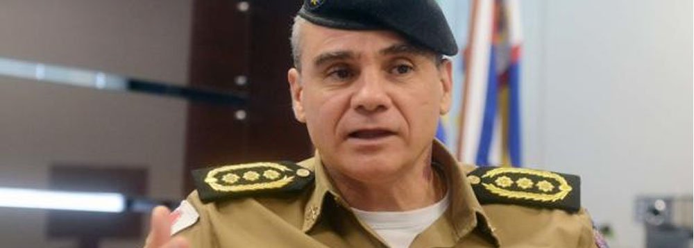 O comandante terminou deixando um recado aos mineiros: "A Polícia Militar está presente em todas as cidades de Minas Gerais. Batalhamos para que o crime não aconteça e, quando isso não é possível, queremos dar a pronta resposta ao cidadão. Só se faz prevenção e coerção com informação. Por isso nossa gestão democrática quer multiplicar as ideias de sucesso em cada canto do estado. Estamos ouvindo ainda mais os policiais e a sociedade. Acreditamos que a segurança é esse conjunto: policial valorizado, comunidade ativa e comando democrático. A preocupação do mineiro é a nossa, somos todos Minas Gerais", finalizou (Foto: Luis Mauro Queiroz) O comandante terminou deixando um recado aos mineiros: "A Polícia Militar está presente em todas as cidades de Minas Gerais. Batalhamos para que o crime não aconteça e, quando isso não é possível, queremos dar a pronta resposta ao cidadão. Só se faz prevenção e coerção com informação. Por isso nossa gestão democrática quer multiplicar as ideias de sucesso em cada canto do estado. Estamos ouvindo ainda mais os policiais e a sociedade. Acreditamos que a segurança é esse conjunto: policial valorizado, comunidade ativa e comando democrático. A preocupação do mineiro é a nossa, somos todos Minas Gerais", finalizou