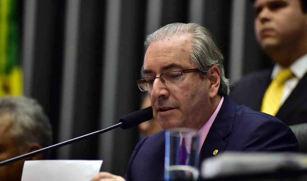 O presidente do Conselho de Ética da Câmara, José Carlos Araújo (PSB-BA) informou nesta terça (20) que a escolha do relator da representação contra o presidente da Casa, Eduardo Cunha (PMDB-RJ), prevista para a próxima semana, pode ser adiada para o início de novembro; o adiamento deve ocorrer por conta de prazos; segundo Araújo, ele foi informado que, diferentemente do que havia dito, o prazo para a Mesa devolver o processo termina após três sessões ordinárias; inicialmente, ele previa marcar a reunião para o dia 27, mas, agora, acha que poderá ficar apenas para a semana seguinte (Foto: Valter Lima) O presidente do Conselho de Ética da Câmara, José Carlos Araújo (PSB-BA) informou nesta terça (20) que a escolha do relator da representação contra o presidente da Casa, Eduardo Cunha (PMDB-RJ), prevista para a próxima semana, pode ser adiada para o início de novembro; o adiamento deve ocorrer por conta de prazos; segundo Araújo, ele foi informado que, diferentemente do que havia dito, o prazo para a Mesa devolver o processo termina após três sessões ordinárias; inicialmente, ele previa marcar a reunião para o dia 27, mas, agora, acha que poderá ficar apenas para a semana seguinte