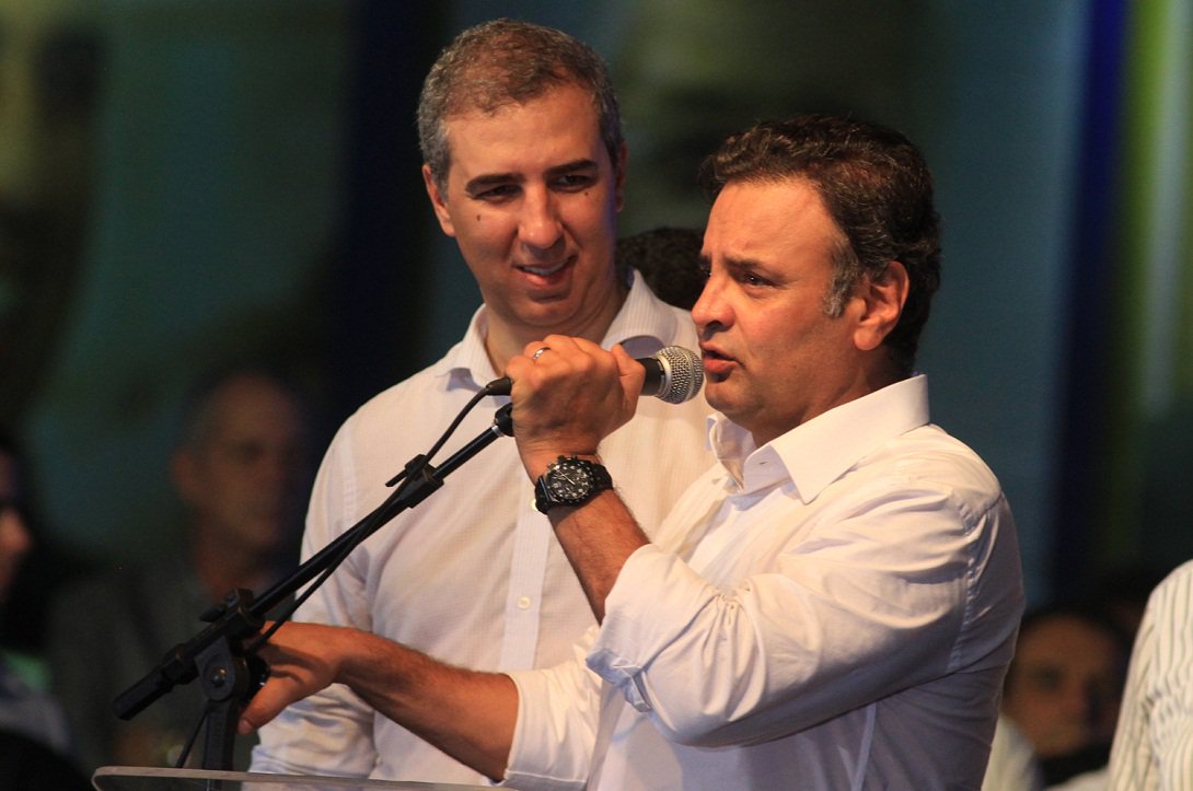 Senador mineiro marcou presença na festa de filiação do vice-governador ao PSDB; “Marconi confiou ao vice-governador uma das pastas mais importantes de sua gestão. E não foi por acaso: ele sabe que se trata de um homem competente e preparado”, disse Aécio; Eliton, por sua vez, afirmou que se sente honrado em integrar o partido do ex-presidente FHC e reforçou que vai trabalhar ainda mais pelo desenvolvimento do Estado (Foto: José Barbacena) Senador mineiro marcou presença na festa de filiação do vice-governador ao PSDB; “Marconi confiou ao vice-governador uma das pastas mais importantes de sua gestão. E não foi por acaso: ele sabe que se trata de um homem competente e preparado”, disse Aécio; Eliton, por sua vez, afirmou que se sente honrado em integrar o partido do ex-presidente FHC e reforçou que vai trabalhar ainda mais pelo desenvolvimento do Estado