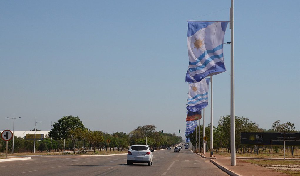 Prefeitura de Palmas irá interditar a avenida Teotônio Segurado no sentido Sul-Norte nesta sexta-feira, 23, entre as 16 e 19 horas, durante a abertura dos Jogos Mundiais dos Povos Indígenas 2015; bloqueio iniciará na altura da entrada para o aeroporto até NS - 15, entrada para o Estádio Nilton Santos (Foto: Aquiles Lins) Prefeitura de Palmas irá interditar a avenida Teotônio Segurado no sentido Sul-Norte nesta sexta-feira, 23, entre as 16 e 19 horas, durante a abertura dos Jogos Mundiais dos Povos Indígenas 2015; bloqueio iniciará na altura da entrada para o aeroporto até NS - 15, entrada para o Estádio Nilton Santos