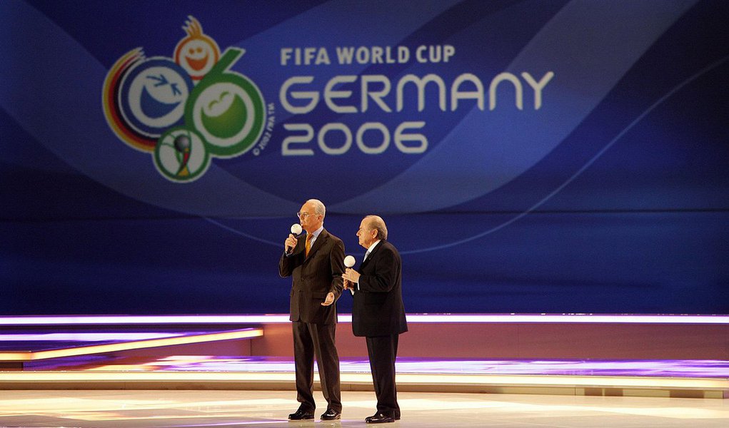 Revista Der Spiegel relatou na sexta-feira que o comitê para a candidatura alemã usou um fundo de 6,7 milhões de euros para comprar votos na Fifa para a candidatura alemã em 2000; "Iniciamos um processo de monitoramento", disse Nadja Niesen, porta-voz do escritório da procuradoria de Frankfurt (Foto: Roberta Namour) Revista Der Spiegel relatou na sexta-feira que o comitê para a candidatura alemã usou um fundo de 6,7 milhões de euros para comprar votos na Fifa para a candidatura alemã em 2000; "Iniciamos um processo de monitoramento", disse Nadja Niesen, porta-voz do escritório da procuradoria de Frankfurt
